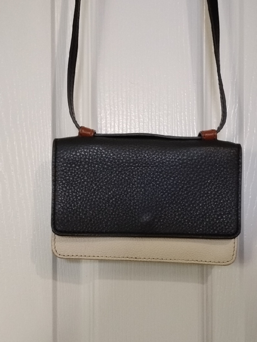 Fossil Brand Black and Cream Crossbody Bag - Classic Two-Tone Design